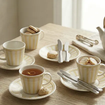 Combo Set de Café / Té Lía 4 Puestos 8 Piezas + 4 Cuchillos Mantequilla